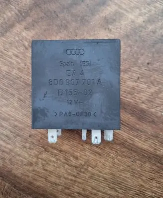 Audi A8 S8 D2 4D Other relay 8D0907701A D15502