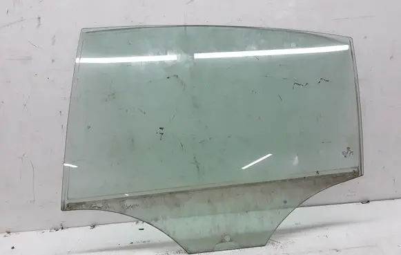 Volkswagen PASSAT B6 Rear door window glass 43R00081