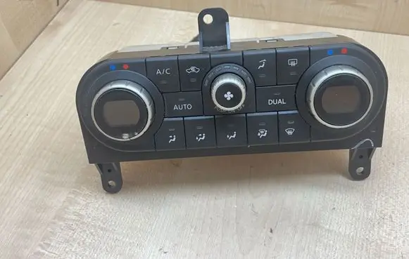 Nissan Qashqai Climate control unit 27500BR47B C1412RD