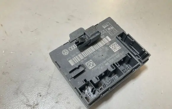 Audi A4 S4 B7 8E 8H Door control unit/module 8T0959793B 8T0959793N