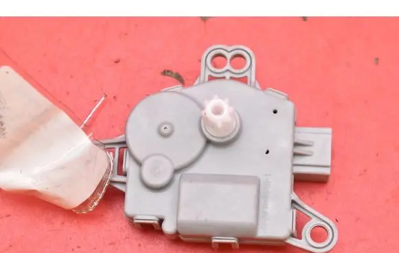 KIA Sportage Air flap motor/actuator EA1F1DN8AB02