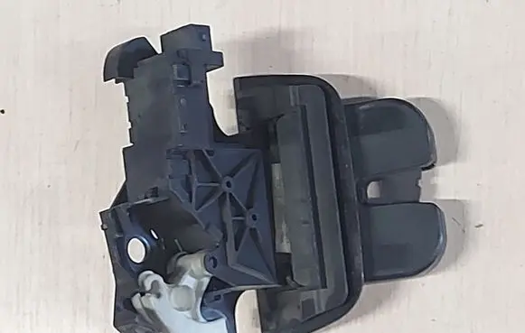 Audi A4 S4 B7 8E 8H Tailgate/trunk/boot lock/catch/latch 8P4827505B
