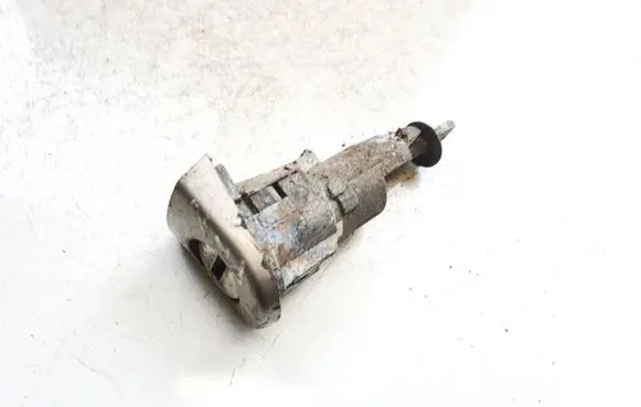 Volkswagen PASSAT B5 Front door lock (next to the handle) 3b0837879