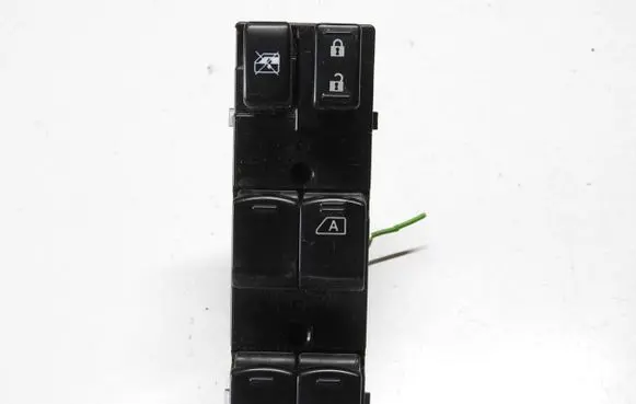 Nissan Note (E11) Tailgate/trunk/boot open switch 8200973738