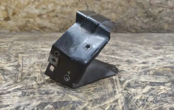 Mercedes-Benz S W220 Front bumper mounting bracket