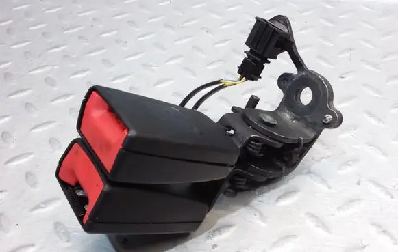 Skoda Octavia Mk3 (5E) Middle seatbelt buckle (rear) 8V0857739