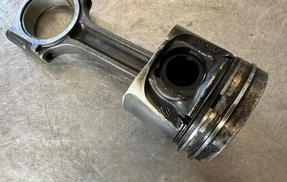 Renault Trafic II (X83) Piston 10587