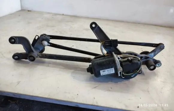KIA Carens II Front wiper linkage and motor 981101D000