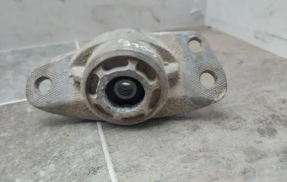 Volkswagen Golf V Front shock absorber mounting bracket 1K0513353G