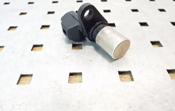 Toyota Avensis T250 Crankshaft position sensor 9091905012 0296000251