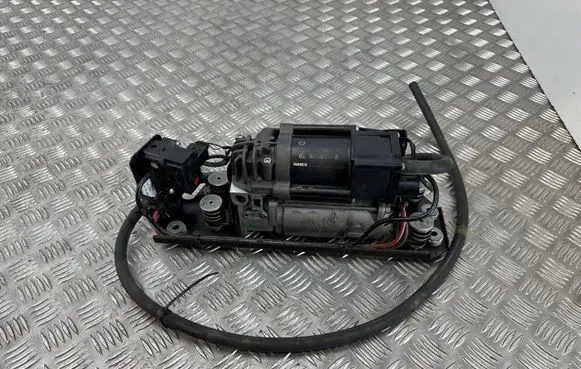 BMW 5 F10 F11 Air suspension compressor/pump 10R036089