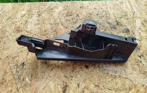 Engine bonnet/hood hinges