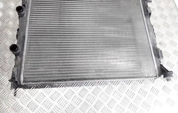 Renault Megane II Coolant radiator 8200115542