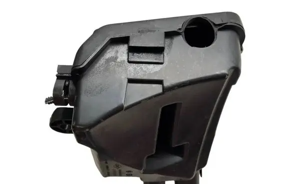 Renault Clio IV Fuse module 243804185R