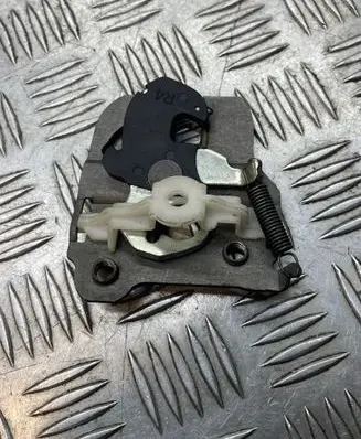 BMW 5 E60 E61 Seat back rest lock catch 7142262