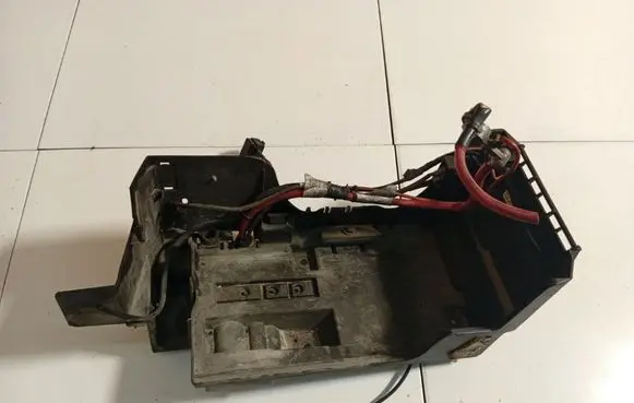 Opel Vectra C Battery box tray cover/lid 24438484