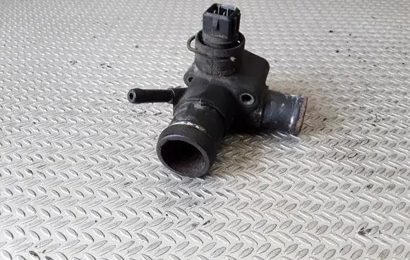 Volkswagen Golf III Engine coolant pipe/hose 028121133B