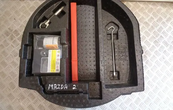Mazda 2 Tire air pump compressor DB5J688MX