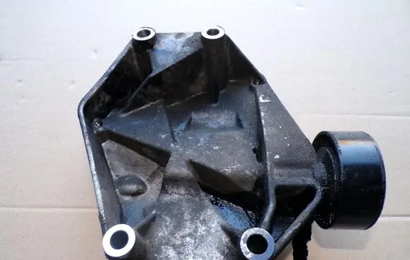 Opel Astra H A/C compressor mount bracket 55191339