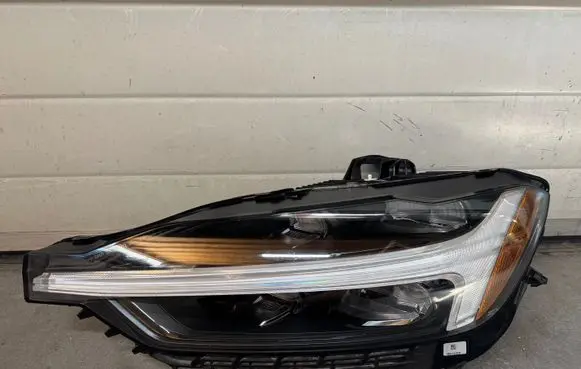 Volvo XC60 Headlight/headlamp 32342502