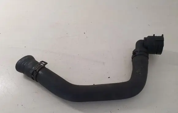 Volkswagen PASSAT B6 Engine coolant pipe/hose