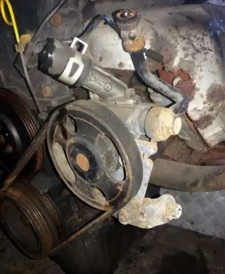 Mazda 323 Power steering pump