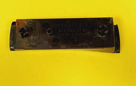Front bumper mounting bracket