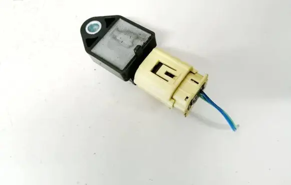 Toyota Avensis T250 Airbag deployment crash/impact sensor 8983305010 046505071e