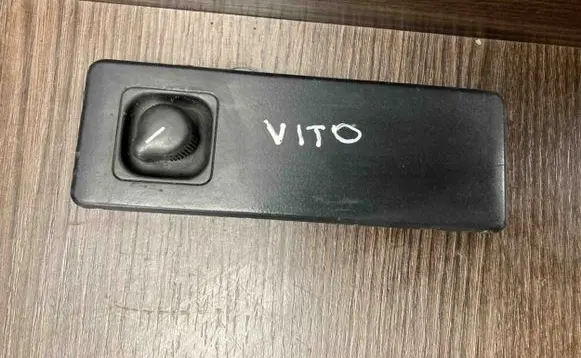 Mercedes-Benz Vito Viano W638 Wing mirror switch 0005456913