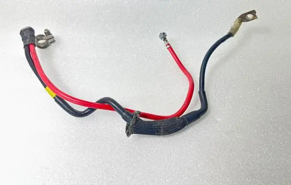 Volkswagen PASSAT B7 Positive cable (battery) 1K0971228AB