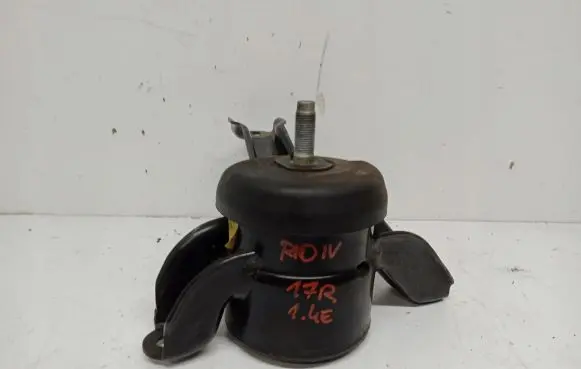 Engine mount vacuum valve