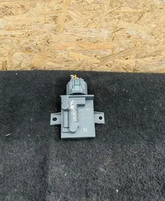 Jaguar XE Fuel pump relay FK729D370AC