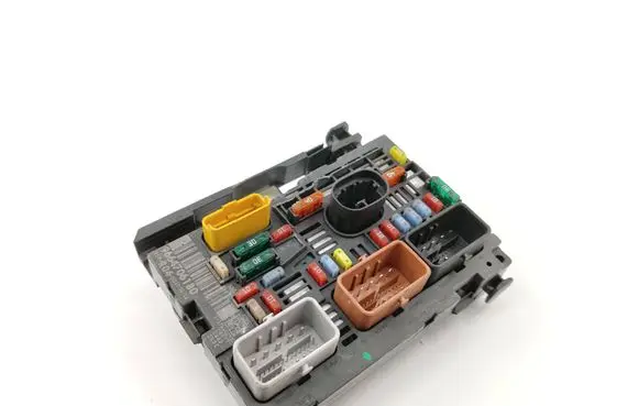 Peugeot Partner Fuse module 9664706180