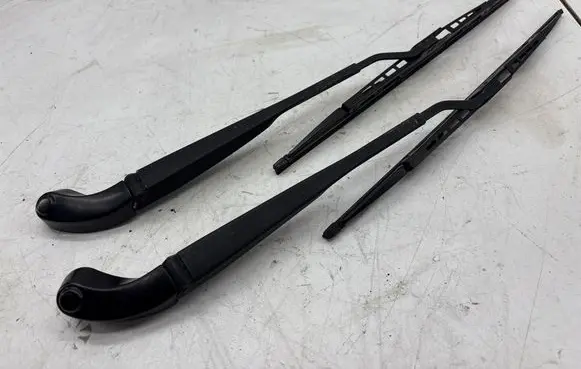 Mini One - Cooper R50 - 53 Front wiper blade arm 80005586