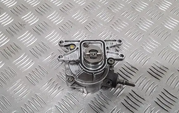Opel Zafira A Vacuum pump 24406132