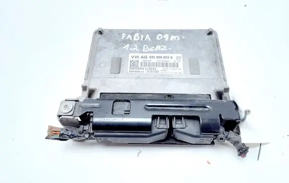 Skoda Fabia Mk2 (5J) Engine control unit/module 03E906023B 5WP40845