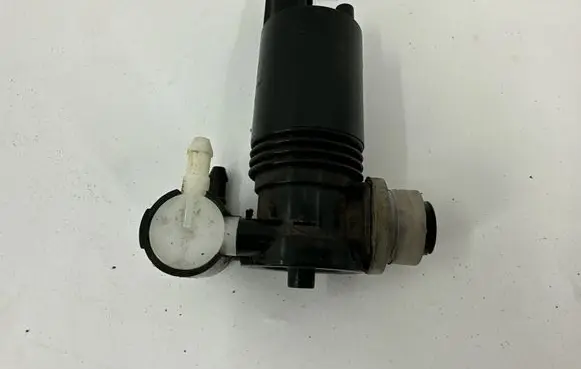 Volvo V40 Windscreen/windshield washer pump 1026810