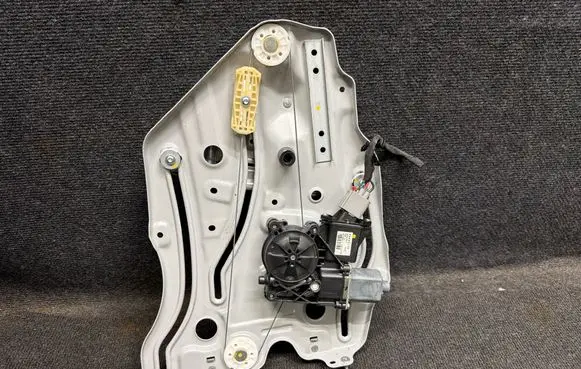 Chevrolet Camaro Rear door window regulator with motor 84027561 20160411