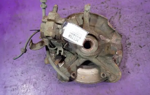 Skoda Fabia Mk2 (5J) Front wheel hub spindle knuckle