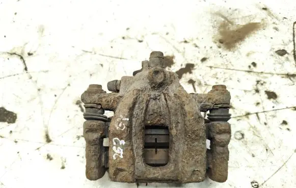 Honda CR-V Rear brake caliper