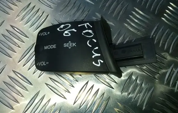 Ford Focus Sound control switch 758710 758709