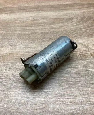 Mercedes-Benz S W220 Seat adjustment motor A2208205042 0130002581