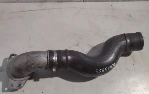 Opel Zafira B Intercooler hose/pipe 55557037