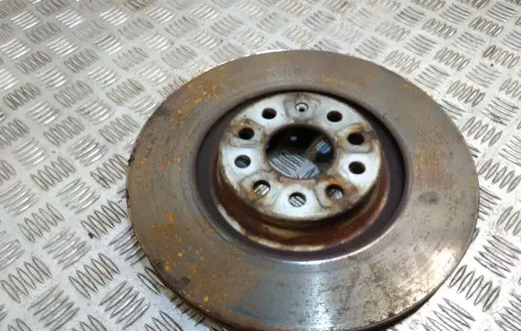 Volkswagen Golf VII Front brake disc