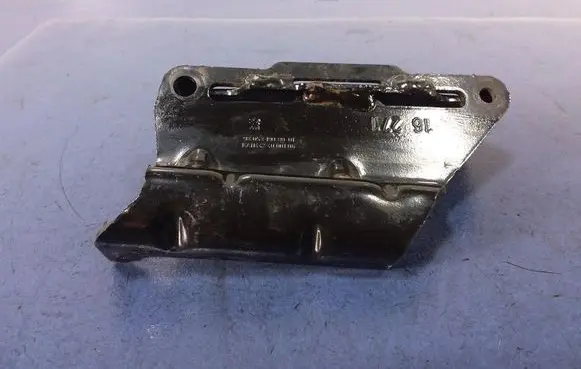 Citroen C4 II Picasso Engine mount vacuum valve 9805319080