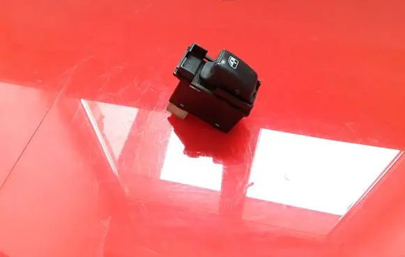 Hyundai Trajet Electric window control switch 621W10100