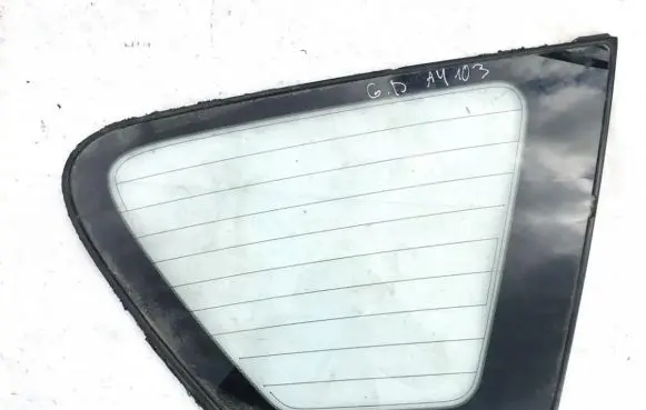 Toyota Avensis Verso Rear side window