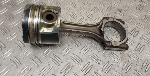 Toyota Verso Piston with connecting rod