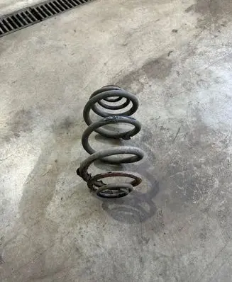 Opel Vivaro Rear coil spring 93459467