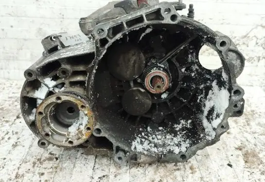 Volkswagen Jetta V Manual 5 speed gearbox JLU